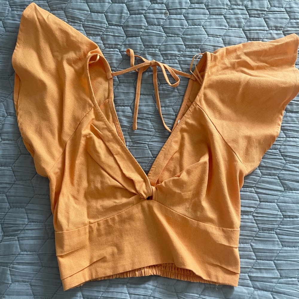 Vestique Orange Flutter Sleeve Crop Blouse. NWT. Size small
